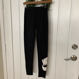 Nike Pants - Nike Leggings Nike Pants - Nike Leggings